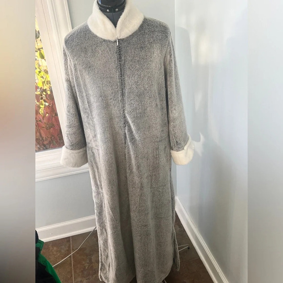 NATORI Sz M Blush Gray Plush Fleece White Faux Fur Mandarin Zip Lounger NWT - Picture 1 of 16
